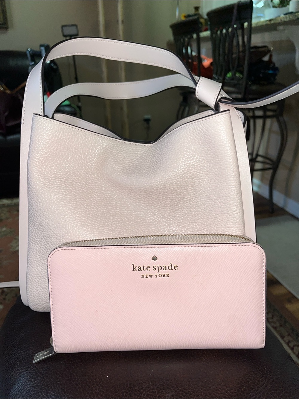 EUC Authentic Kate Spade Knott Medium Handbag with wallet